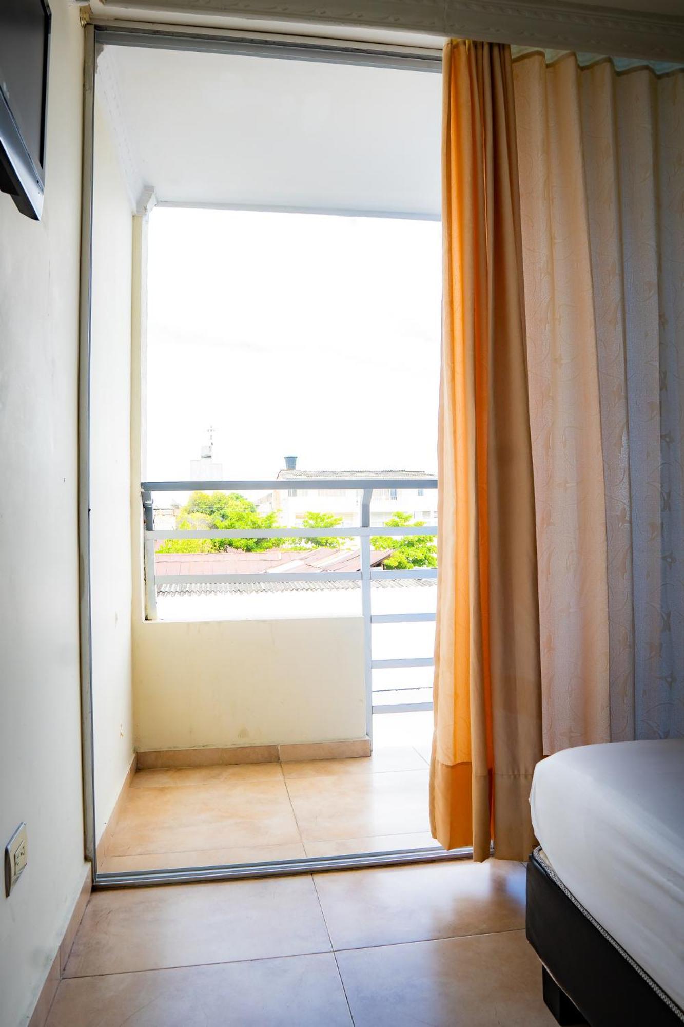 Kalina Hotel Хирардот Экстерьер фото